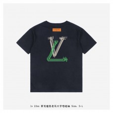 1V Embroidered Lines T-shirt