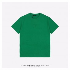 1V Embossed T-shirt