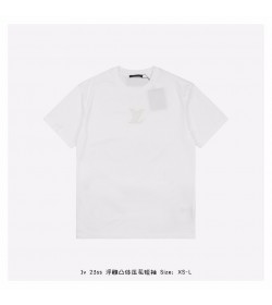1V Embossed T-shirt