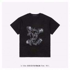 1V Flower Embroidered T-shirt