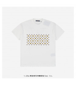 1V Monogram Print T-shirt