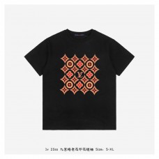 1V Monogram Print T-shirt