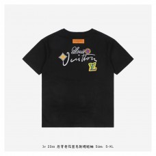 1V Signature Print T-shirt