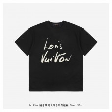 1V Signature Print T-shirt