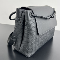 BV Men's Andiamo Messenger Bag