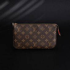 1V Pochette Accessoires Monogram