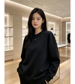 1V Embossed Monogram Collar Embroidered Crewneck Sweatshirt